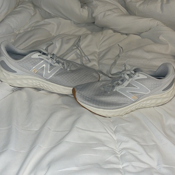 Women’s New Balance Shoes - Picture 2 of 2